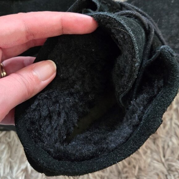 NWOT BEARPAW Astonia Black Suede Sheepskin Lined Wedge Lace Bootie Size 10 - Picture 6 of 9